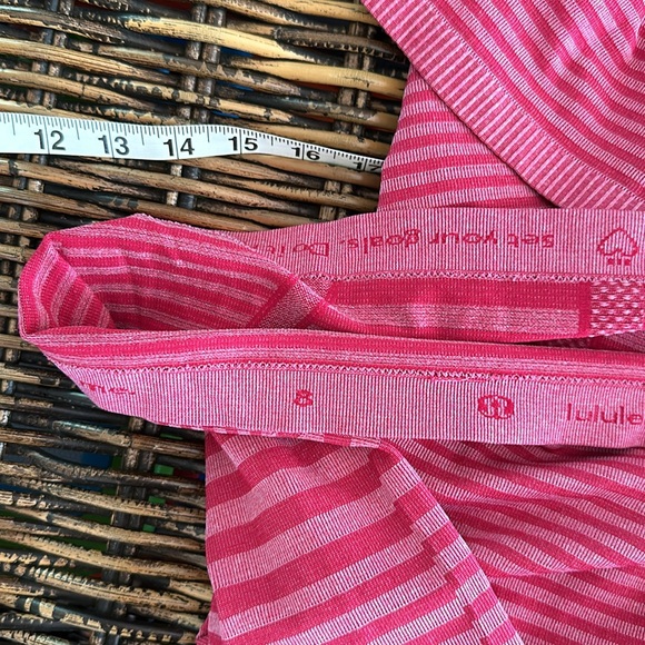 Lululemon Swiftly Tech Short Sleeve Crew Heathered Berry Rumble size 8 - Picture 6 of 7